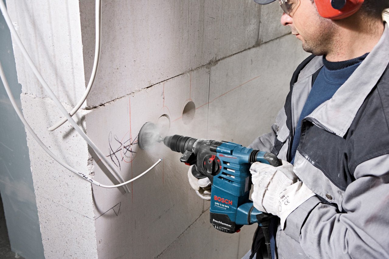 Bosch Professional perforateur GBH 3-28 DFR (avec chiffon, mandrin automatique 13 mm, mandrin interchangeable SDS plus, poignée auxiliaire, tube de graisse, coffret) - Image 2