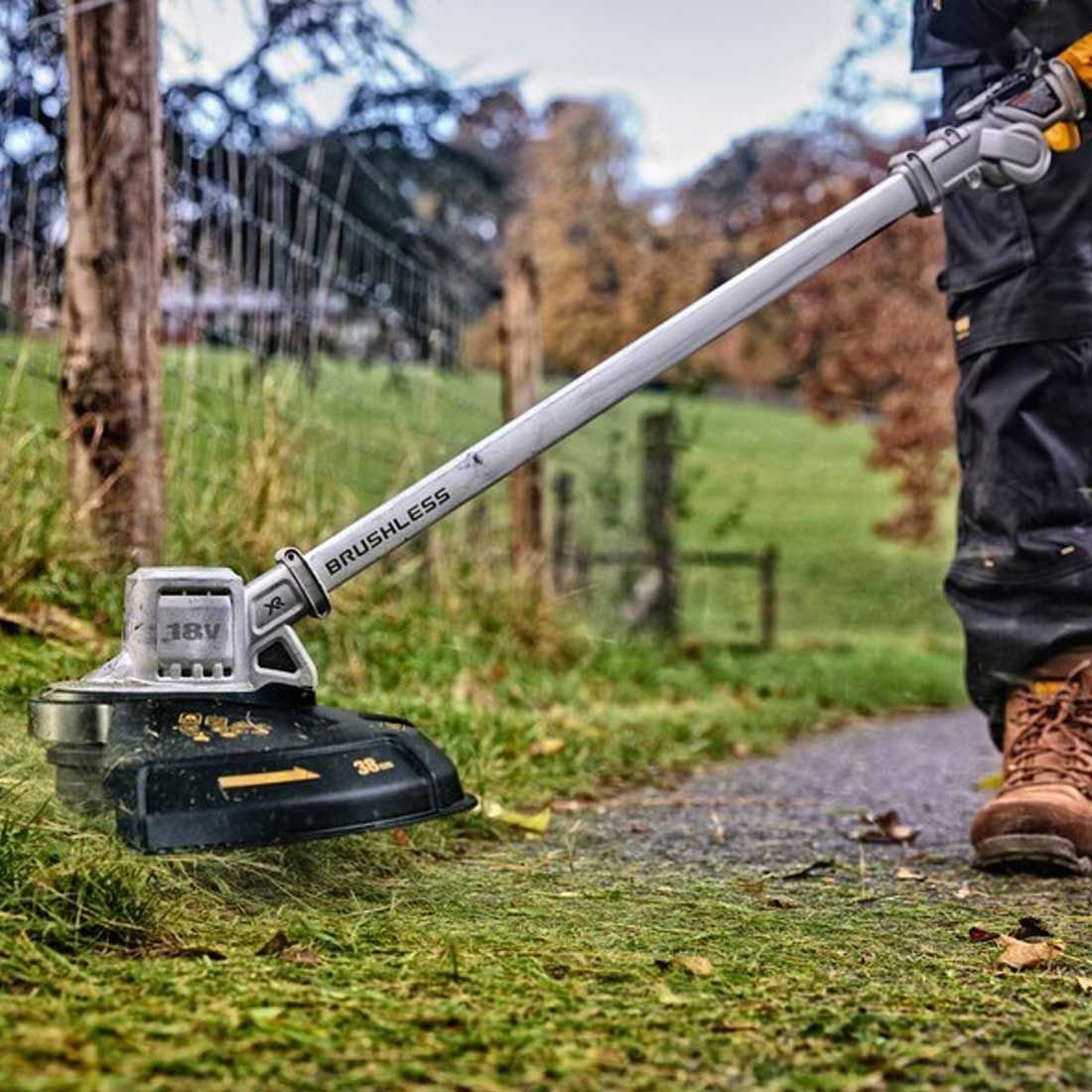DeWalt DCMST561N-XJ 18v XR Akku Rasentrimmer ohne Akku und Ladegerät - Image 4