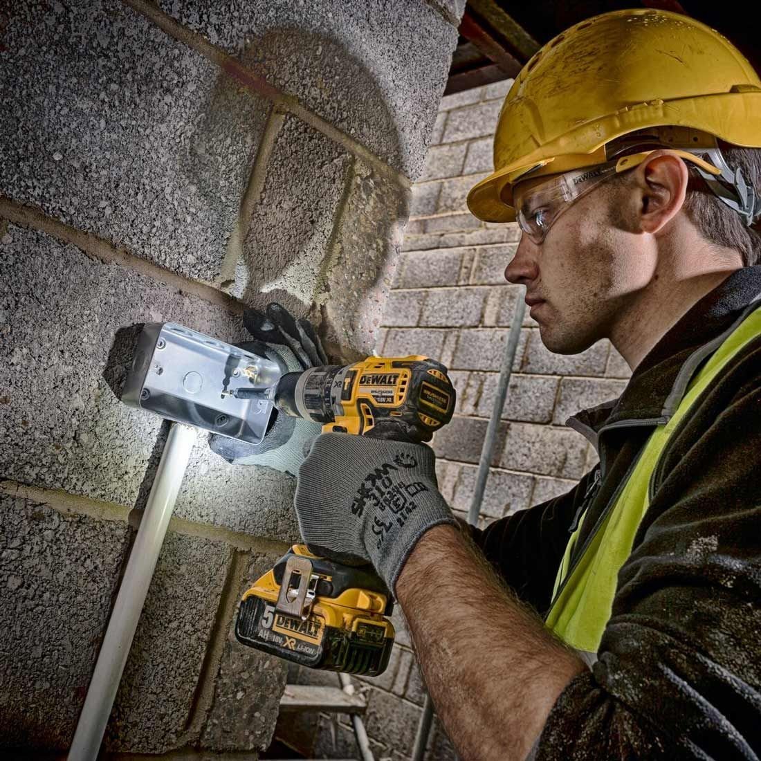 DeWalt DCK207P2T-GB 18v XR Schlagbohrschrauber & SDS+ Plus Bohrhammer Doppelset inkl. 2x 5.0Ah Akkus – Bild 4