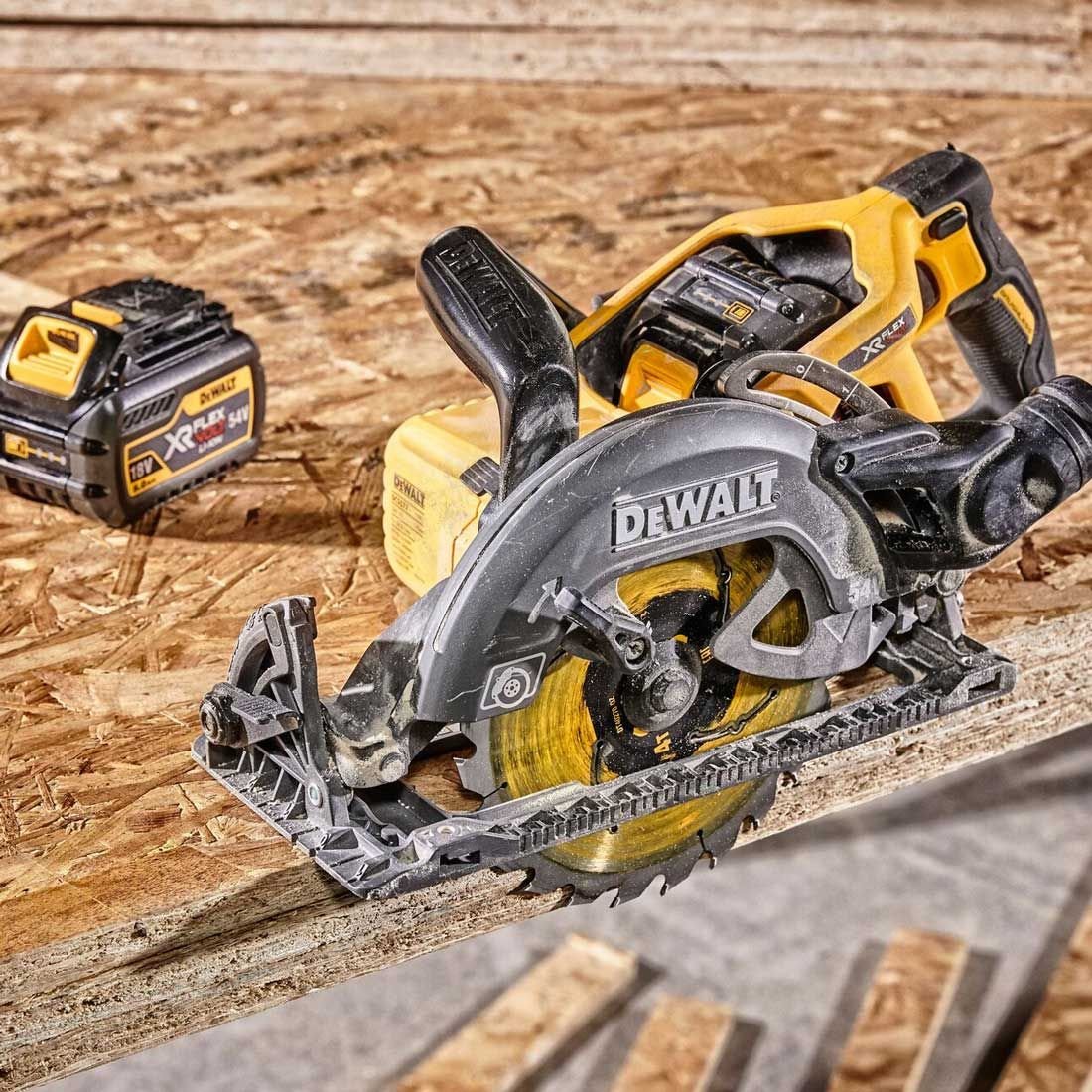 DeWalt DCS577T2-GB 54v XR FLEXVOLT Hochleistungs 190mm Handkreissäge inkl. 2x DCB546 Akkus - Image 7