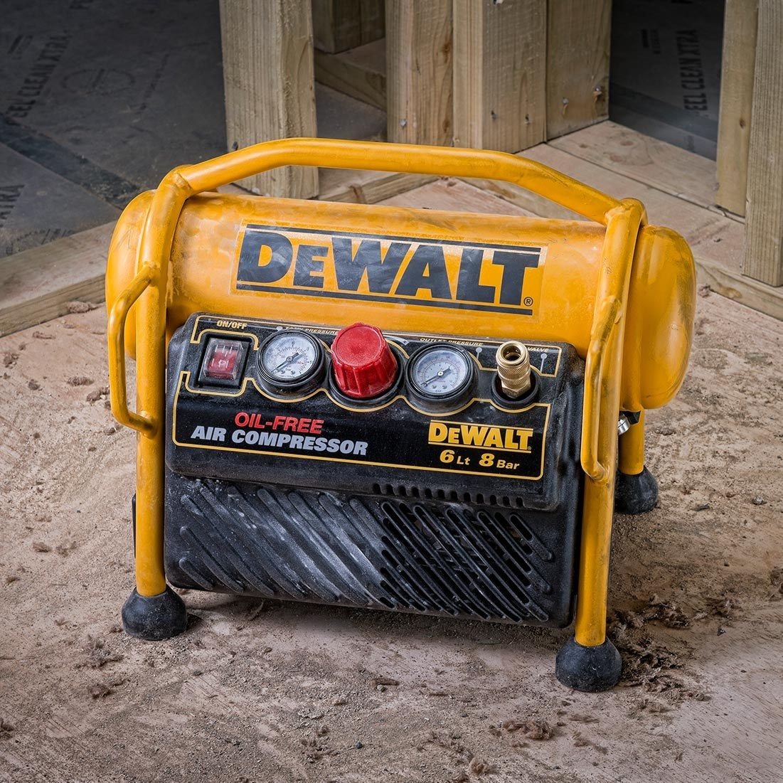 DeWalt DPC6MRC-GB 230v 1.5Hp Mini Roll Cage Luftkompressor 6 Litre - Image 3