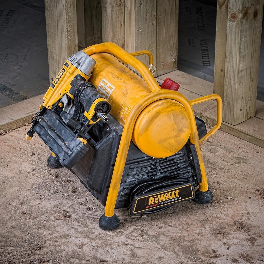 DeWalt DPC6MRC-GB 230v 1.5Hp Mini Roll Cage Luftkompressor 6 Litre - Image 4
