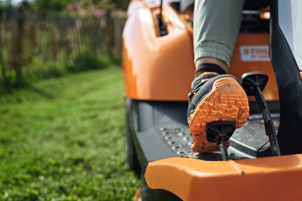 STIHL RT 4097 SX Rasentraktor mit Seitenauswurf - Image 4