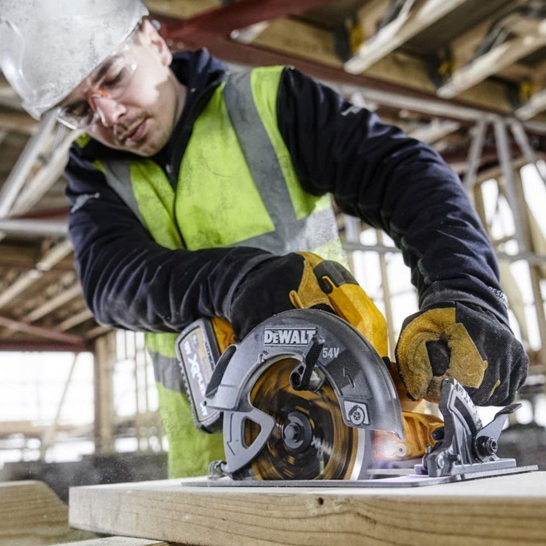 DeWalt DCS578NT-XJ 54v XR FLEXVOLT 190mm bürstenlos Handkreissäge ohne Akku und Ladegerät In TSTAK Transportkoffer - Image 3