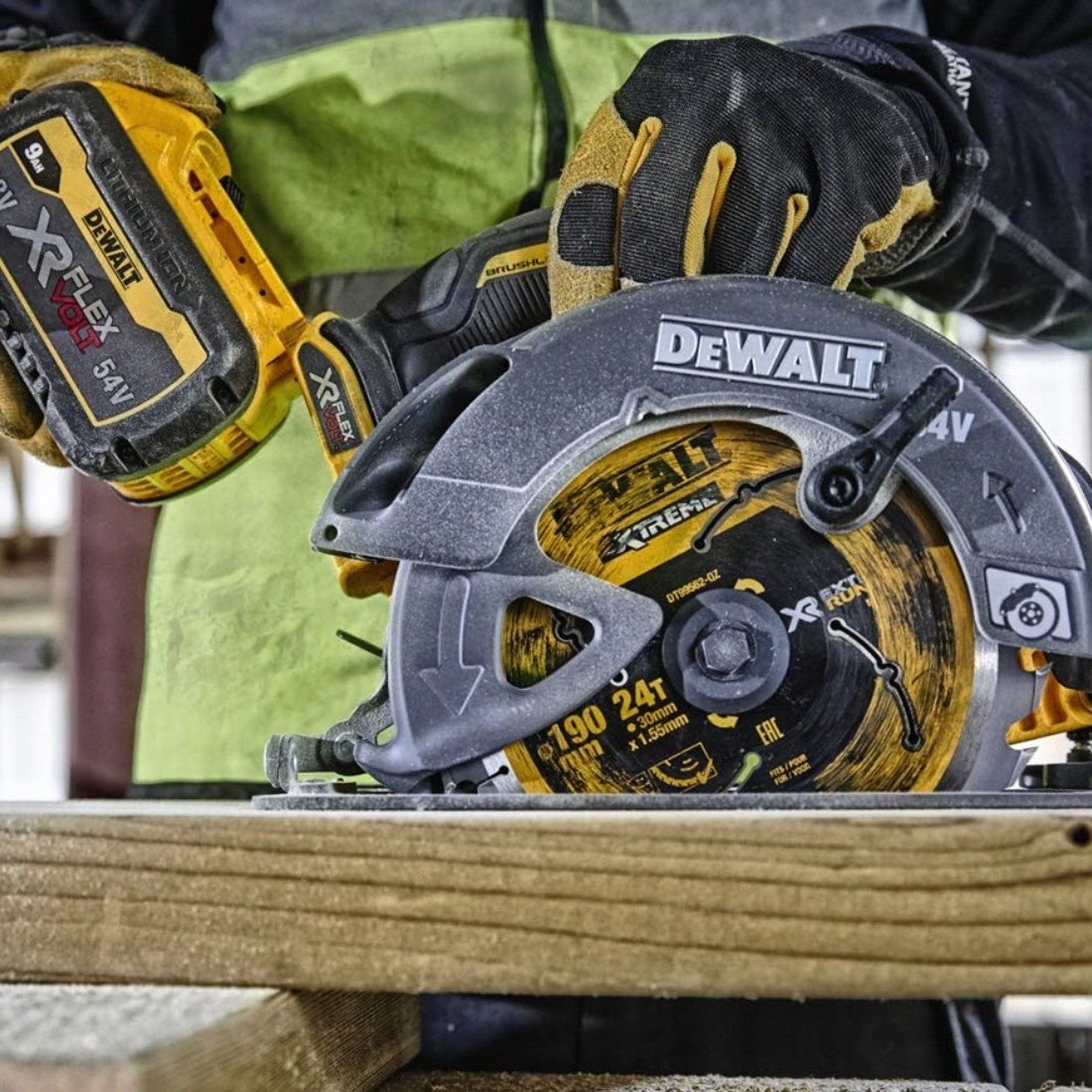 DeWalt DCS578NT-XJ 54v XR FLEXVOLT 190mm bürstenlos Handkreissäge ohne Akku und Ladegerät In TSTAK Transportkoffer - Image 5